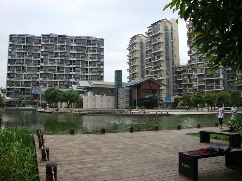 子母銅門安裝實景案例,輝映春華四季園